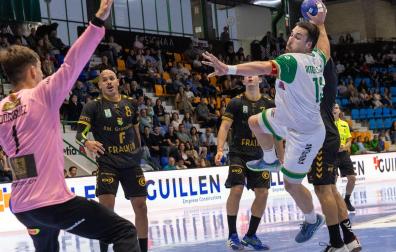 Instante del duelo entre Helvetia Anaitasuna y Granollers