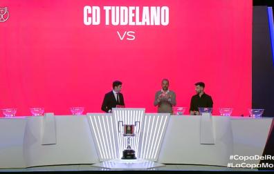 Un momento del sorteo, tras salir la papeleta del Tudelano