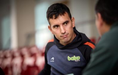 Mikel Urrutikoetxea, en un momento de la entrevista.