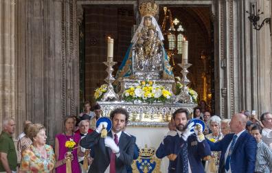 El 15 de agosto el Rosario de los Esclavos se reza de forma solemne y se saca en procesión a Santa María la Real