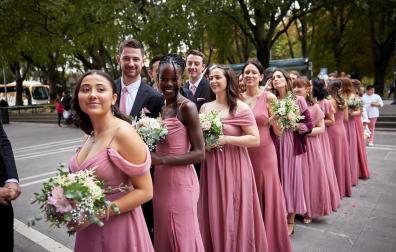 Fotos de una boda americana en Pamplona, con 9 padrinos y 11 damas de honor. /
