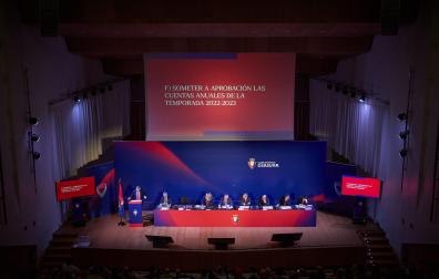 A: J.P. Urdíroz
F: 11-11-2023
P: 
L: Pamplona. Auditorio Fernando Remacha.
T: Fútbol. Asamblea General Ordinaria C.A. Osasuna 2023
