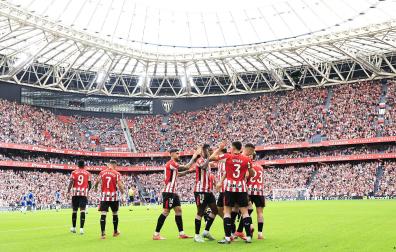 Los jugadores del Athletic celebran uno de los tantos contra el Espanyol