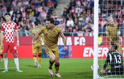 Mikel Oyarzabal acaba de anotar el tanto ate el Girona y se dispone a celebrarlo