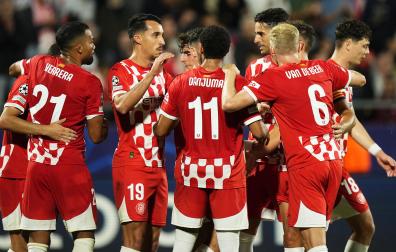 Los jugadores del Girona celebran uno de los dos tantos anotados contra el Slovan de Bratislava