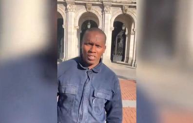 Lázaro Pons, frente al Ayuntamiento de Valladolid este martes