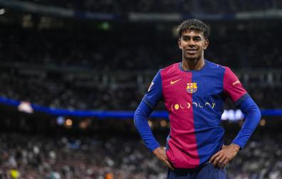 Lamine Yamal del FC Barcelona durante la liga española,en el partido de fútbol jugado entre el Real Madrid y el FC Barcelona en el estadio Santiago Bernabeu