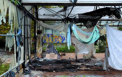 Zona de los invernaderos de Aranzadi incendiada el sábado