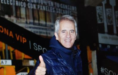 El periodista Manolo Lama, en el Ciudad de Tudela, siguiendo el Cortes-Granada