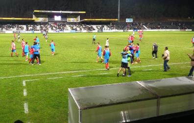 Los jugadores de la Deportiva Minera celebran el triunfo y el pase a la segunda ronda de la Copa del Rey tras golear al Tudelano en el Ciudad de Tudela