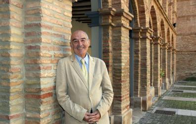 Mario Gaviria, junto al centro Castel-Ruiz de Tudela, en una fotografía de 2014.