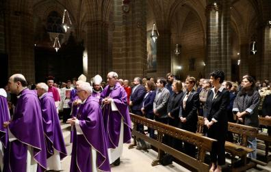 Fotos de la eucaristía por las víctimas de la DANA en la Catedral de Pamplona.