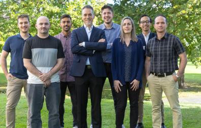 De izquierda a derecha, los investigadores del Laboratorio de Medicina Digital de DATAI Universidad de Navarra Marcos López de Castro, José González Gomariz, Aitor Oviedo Madrid, Rubén Armañanzas Arnedillo, Alberto García Galindo, Mabel Morales Otero, Francisco Velásquez y Horacio Grass Boada