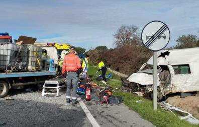 Policía Foral y sanitarios, en el lugar del accidente