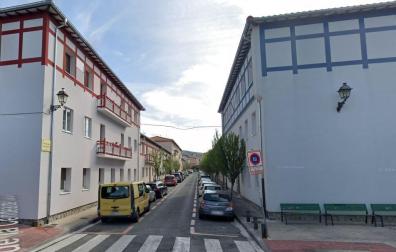 El incendio ha afectado a la una vivienda del tercer piso de un edificio en la calle Cendea de Galar, en la Txantrea