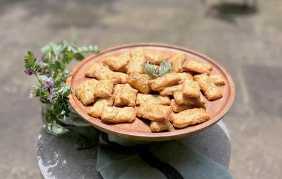 Galletas saladas de queso y romero