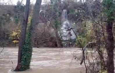 Las lluvias han aumentado el caudal del afluente