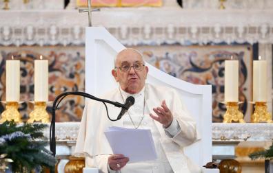 El papa Francisco, este domingo, durante la misa en Ajaccio