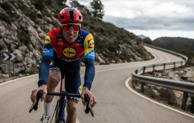 Aleix Espargaró firma como embajador del Lidl-Trek