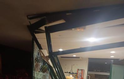 Estado en el que ha quedado el bar del polideportivo de Murieta