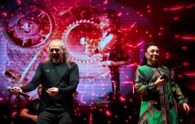 Fotos del concierto de Camela en el Navarra Arena./