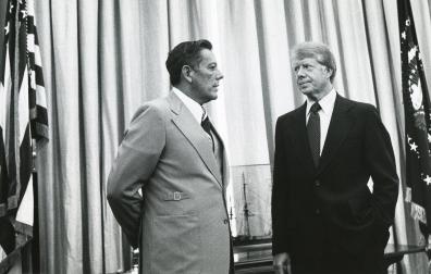 Imagen de septiembrfe de 1977 con Jimmy Carfter (dcha.) conversando con el General Omar Torrijos, de las brigadas panameñas /