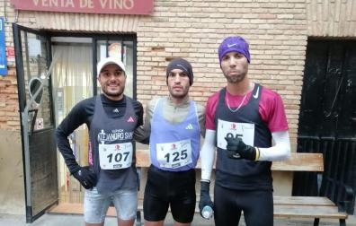 El marroquí Abdelmjid Elhissouf, en el centro, ha ganado la San Silvestre de Lerín 2024