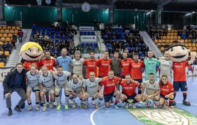 Fotos de la III edición del Partido Solidario con leyendas de Osasuna./