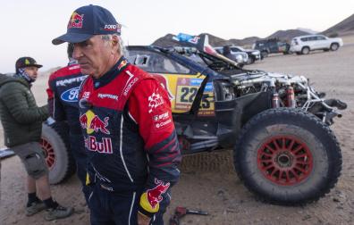 Carlos Sainz se queda fuera del Dakar