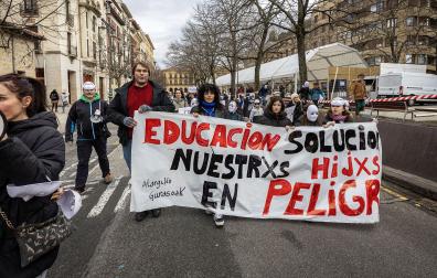 Un momento de la manifestación de la apyma del colegio Atargi /