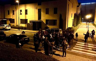 Los vecinos han abandonado sus viviendas y han salido a la calle por precaución
