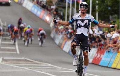 Javier Romo celebra la victoria en la tercera etapa del Tour Down Under