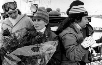 Desde la izquierda: Izaskun Zozaya, Irene Zarranz y Agurtzane Gurrutxaga durante el homenaje a sus compañeros