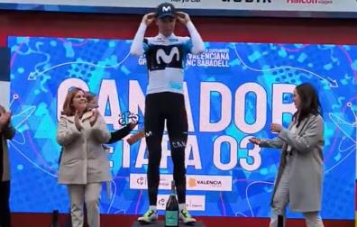 Iván Romeo en lo más alto del podio tras vencer la tercera etapa de la Volta a la Comunidad Valenciana /