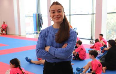 La excompetidora de kárate internacional Paula Alcalde, dedicada actualmente a la labor formativa en las artes marciales