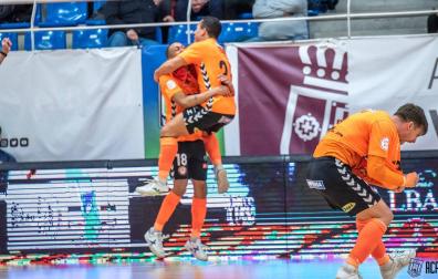Los jugadores del ATP Ribera Navarra celebran uno de los goles
