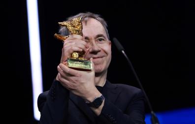 El director Dag Johan Haugerud, con el Oso de Oro por 'Dreams (Sex, Love)'