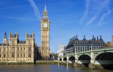 Las Casas del Parlamento junto al Big Ben londinense