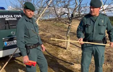 El investigado utilizaba artes ilegales como varetas impregnadas de liga para cazar las aves