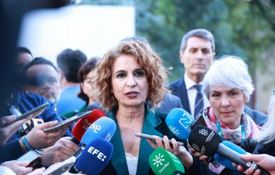 La vicepresidenta primera del Gobierno y ministra de Hacienda, María Jesús Montero, atiende a los medios en Sevilla.

ROCÍO RUZ/EUROPA PRESS

01/04/2025