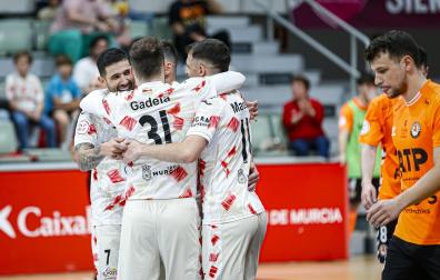 Eric Pérez, del ATP Ribera, cabizbajo ante la celebración de ElPozo Murcia