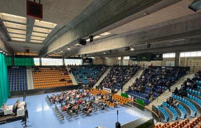 Vista de la asamblea de socios celebrada en el pabellón de la SCDR Anaitasuna- este domingo 13 por la mañana