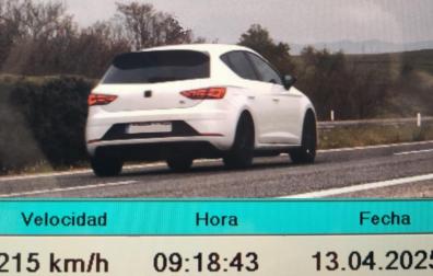 Fotografía del coche que circulaba a 215 km/h en la AP15