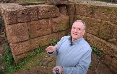 El divulgador e ingeniero Isaac Moreno ha documentado en uno de sus vídeos más recientes el hallazgo de una presa romana en Mues (Navarra)