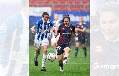 Pugna de exrojillas. A la izda., Mar Torras, del Espanyol, y la navarra Mariana Cerro, del Eibar /