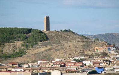 Vista de Santacara, con la Torre en lo alto.