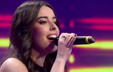 La navarra Claudia Ullate interpreta una canción durante un programa de ‘Jotalent’