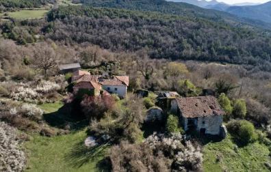Aldea abandonada a la venta en Esteribar. |