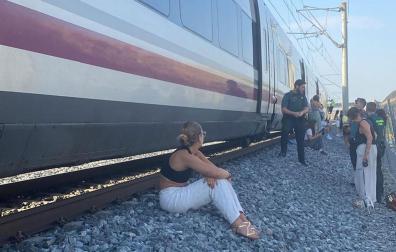 Pasajeros afectados por la avería en el AVE entre Madrid y Málaga