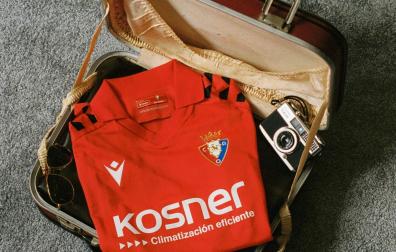 Primera equipación rojilla para la temporada 2025-26.